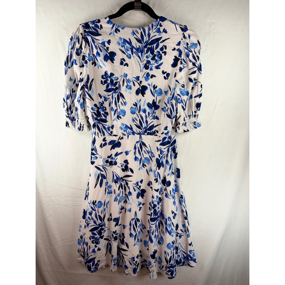 Banana Republic Blue White Floral Wrap Dress Short Sleeve Smocked V-Neck Size 2 - Picture 7 of 7